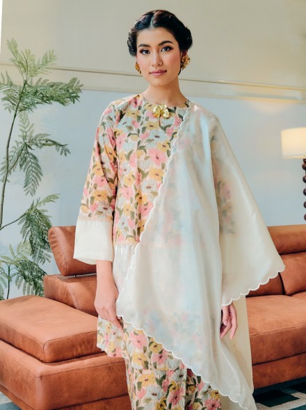 Anggun Selendang